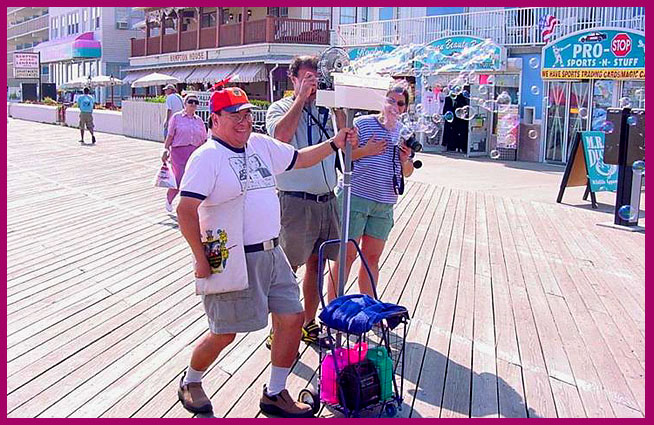 Felix & a Bubble Machine on the Boardwalk!